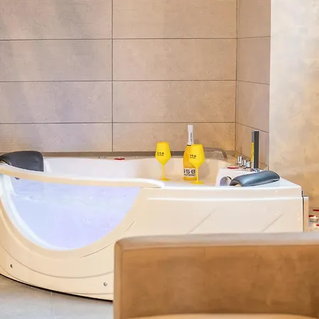 M R Loft Esclusivo Con Vasca Idromassaggio